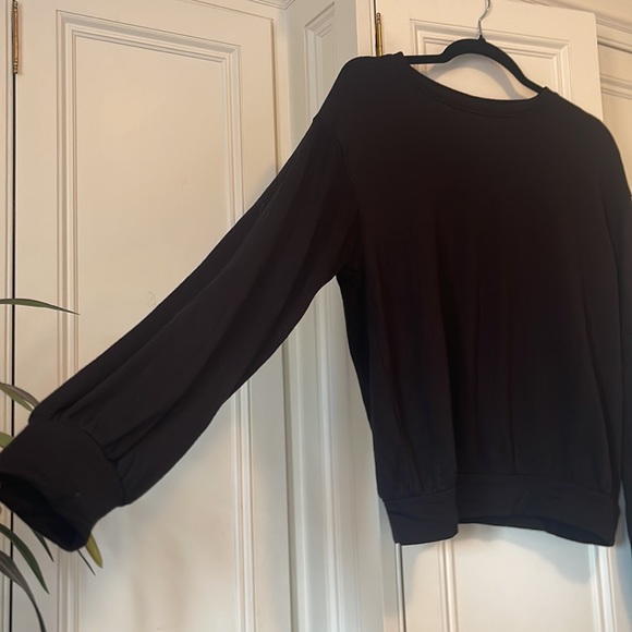 Basic black pullover - Picture 2 of 3